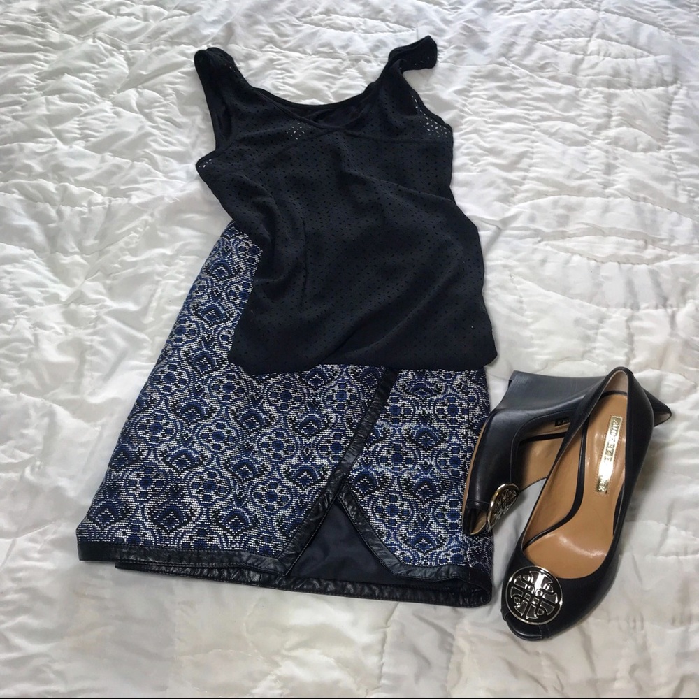 💃 Embroidered short skirt with faux leather trim